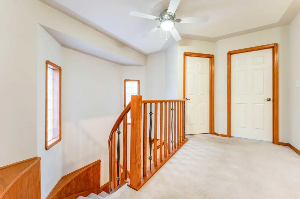 256 43 Avenue NW Calgary AB T2K 0H6