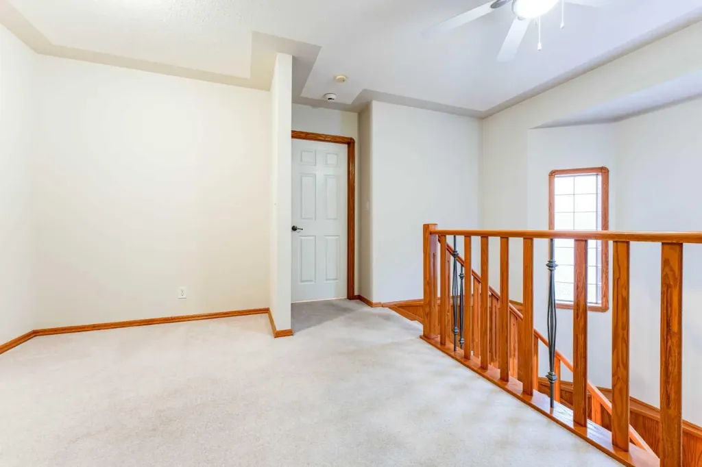 256 43 Avenue NW Calgary AB T2K 0H6