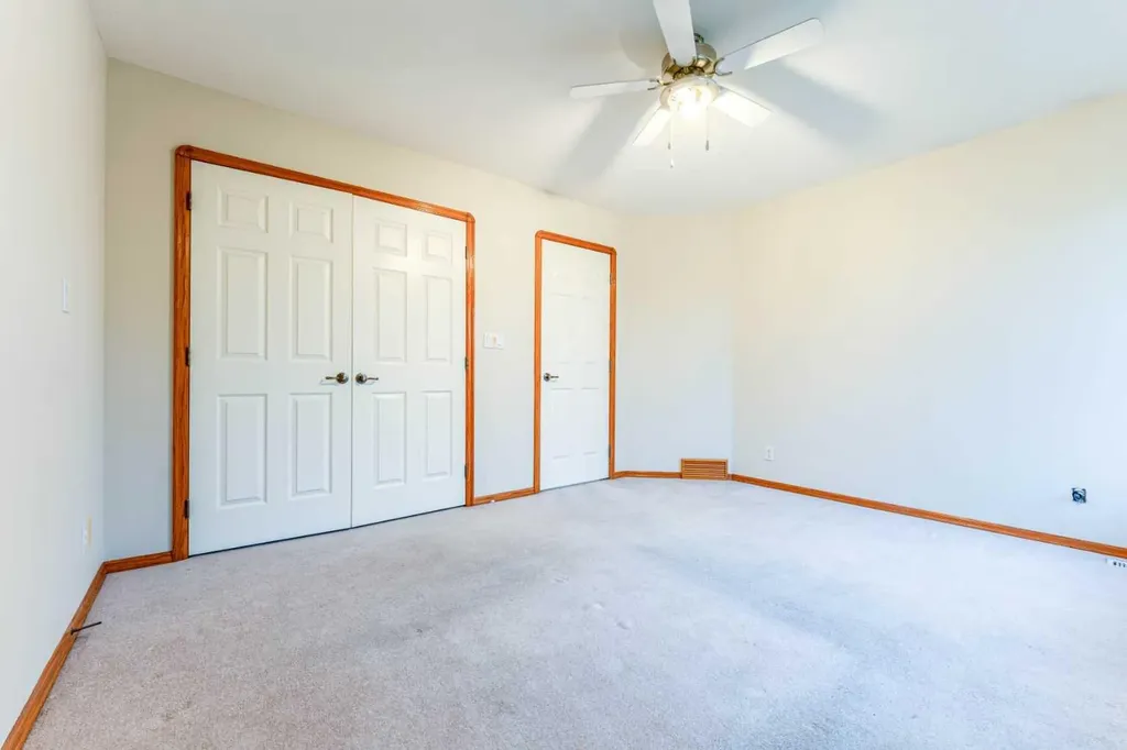 256 43 Avenue NW Calgary AB T2K 0H6