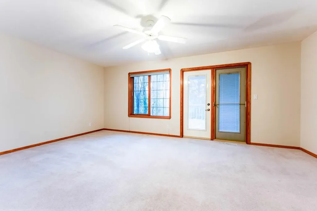 256 43 Avenue NW Calgary AB T2K 0H6