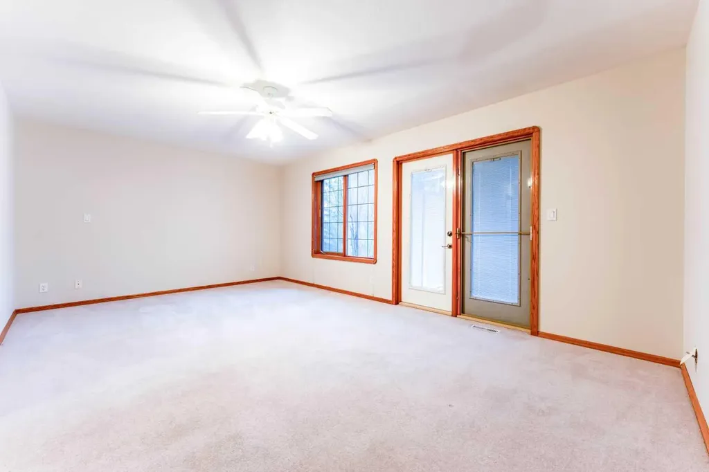 256 43 Avenue NW Calgary AB T2K 0H6