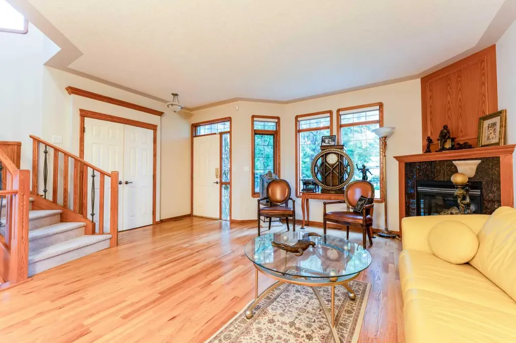256 43 Avenue NW Calgary AB T2K 0H6