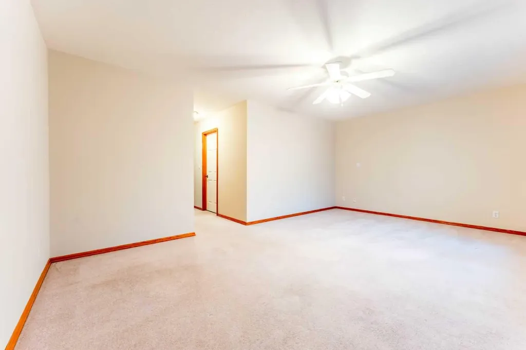 256 43 Avenue NW Calgary AB T2K 0H6