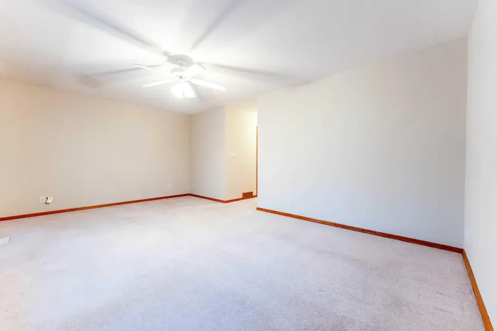 256 43 Avenue NW Calgary AB T2K 0H6