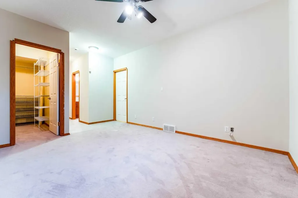 256 43 Avenue NW Calgary AB T2K 0H6