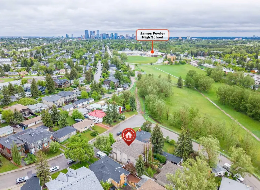 256 43 Avenue NW Calgary AB T2K 0H6