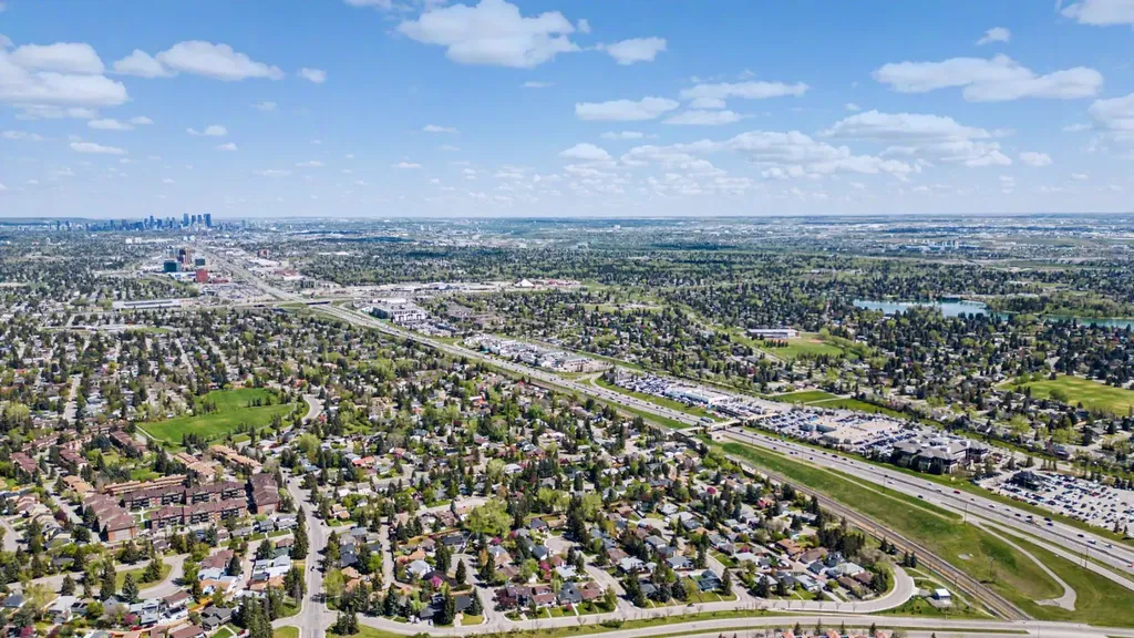 240 Canniff Place SW Calgary AB T2W 2L8