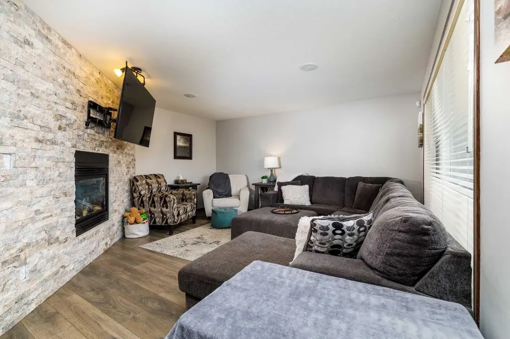 73 Lanterman Close Red Deer AB T4R 3N3