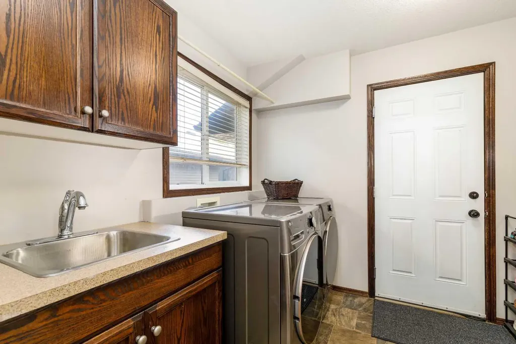73 Lanterman Close Red Deer AB T4R 3N3