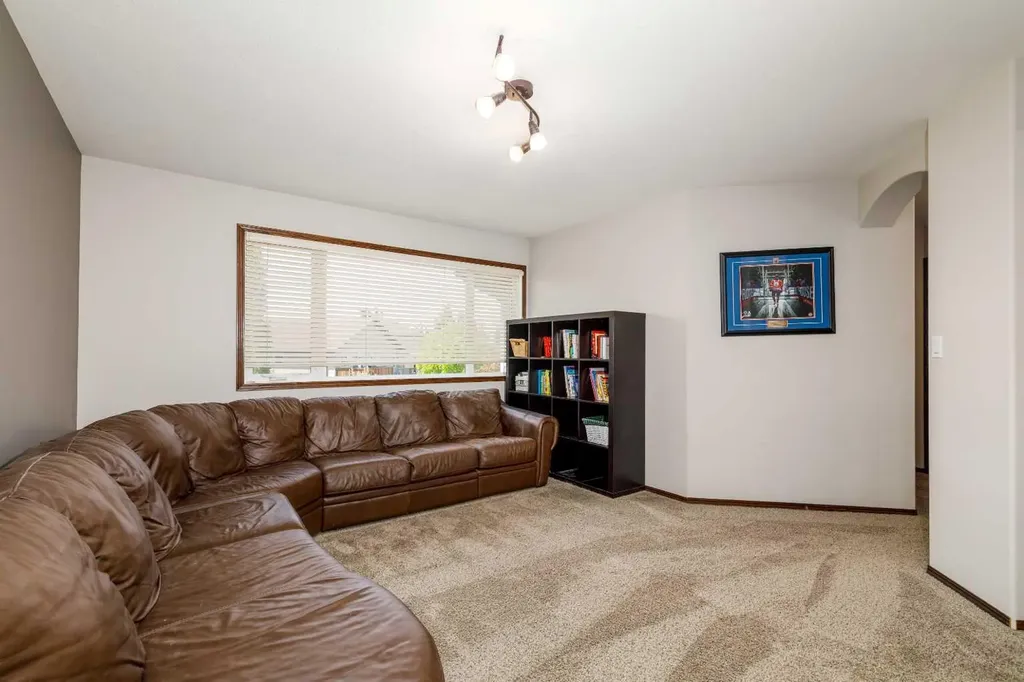 73 Lanterman Close Red Deer AB T4R 3N3