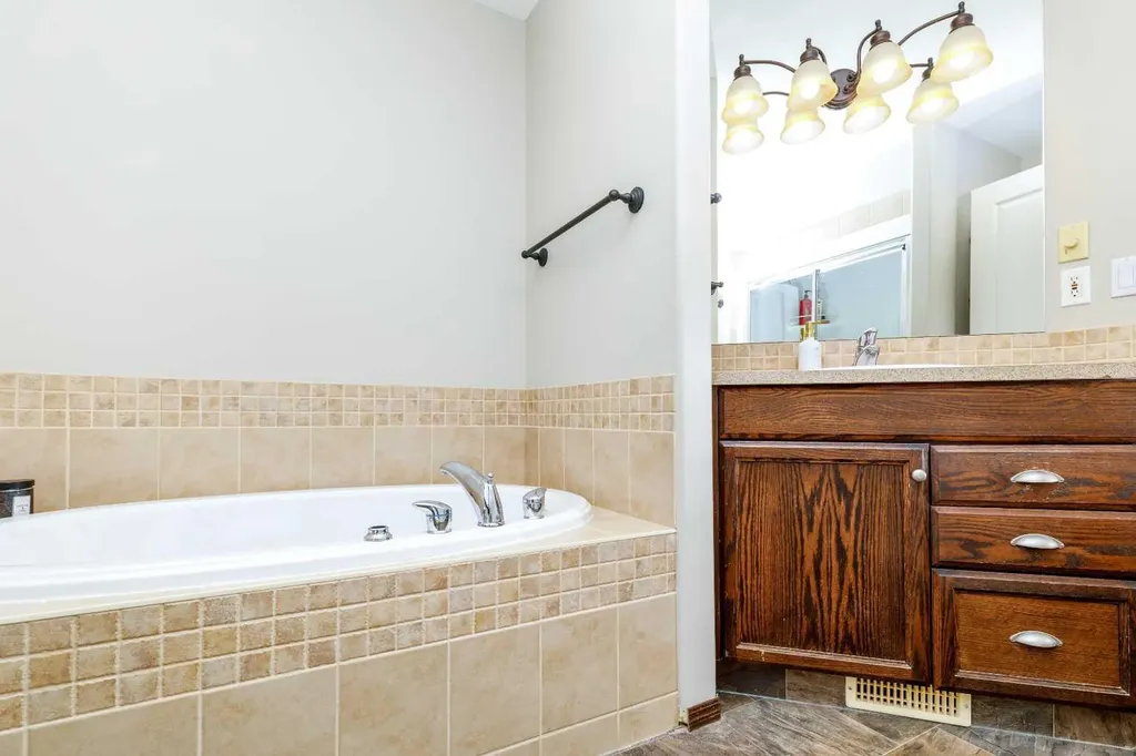73 Lanterman Close Red Deer AB T4R 3N3