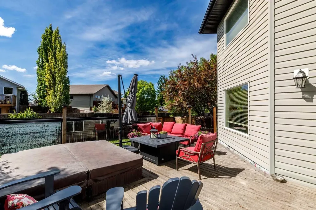 73 Lanterman Close Red Deer AB T4R 3N3