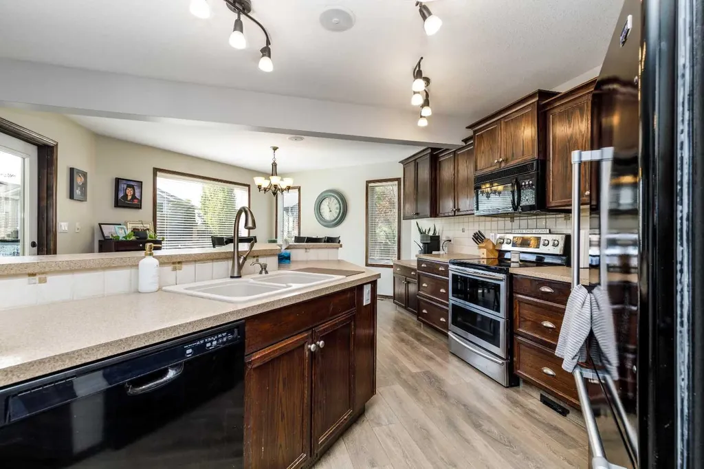 73 Lanterman Close Red Deer AB T4R 3N3