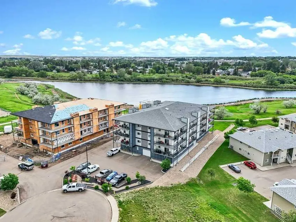 499 Meadow Lake Court Brooks AB T1R 0Y7