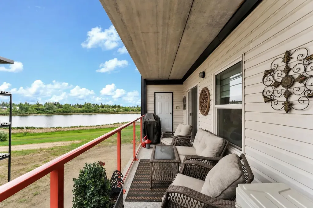 499 Meadow Lake Court Brooks AB T1R 0Y7