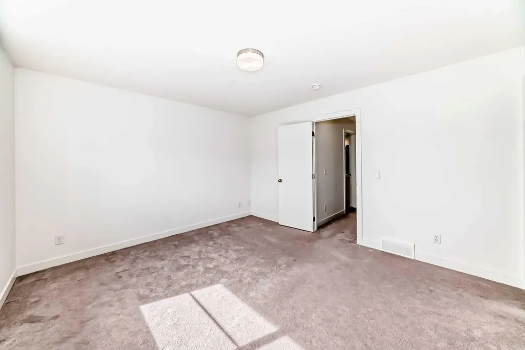53 Spring Creek Common SW Calgary AB T3H 6E2