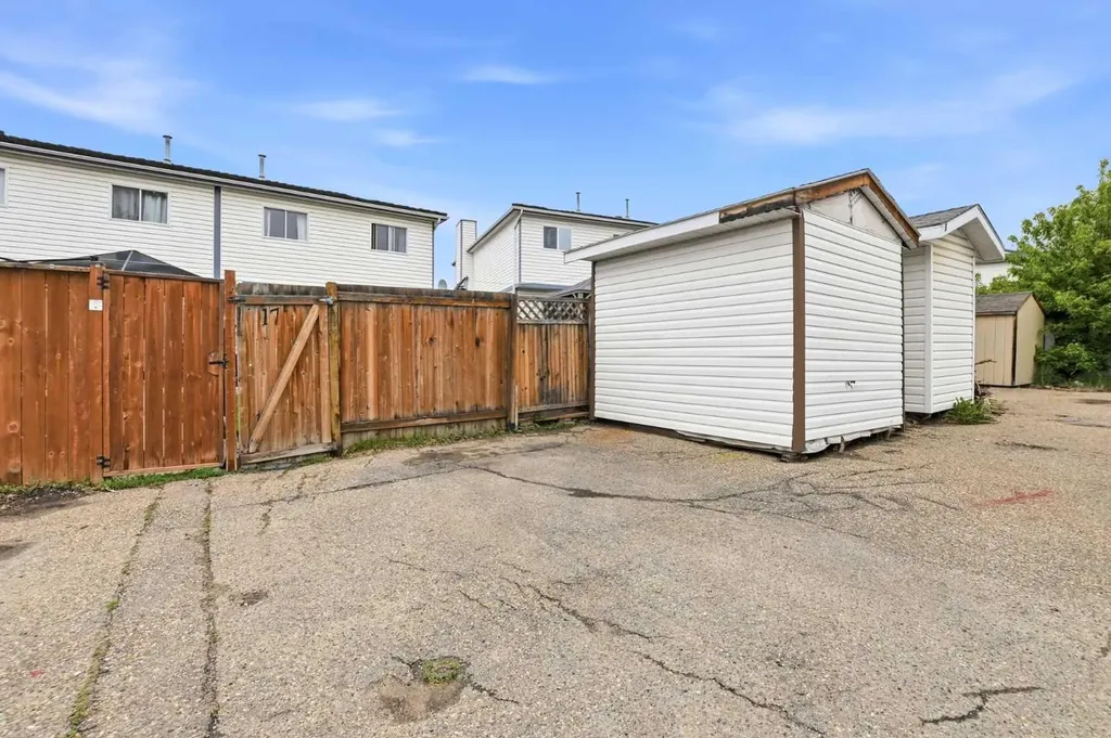 17 Elwell Close Red Deer AB T4R 2E2
