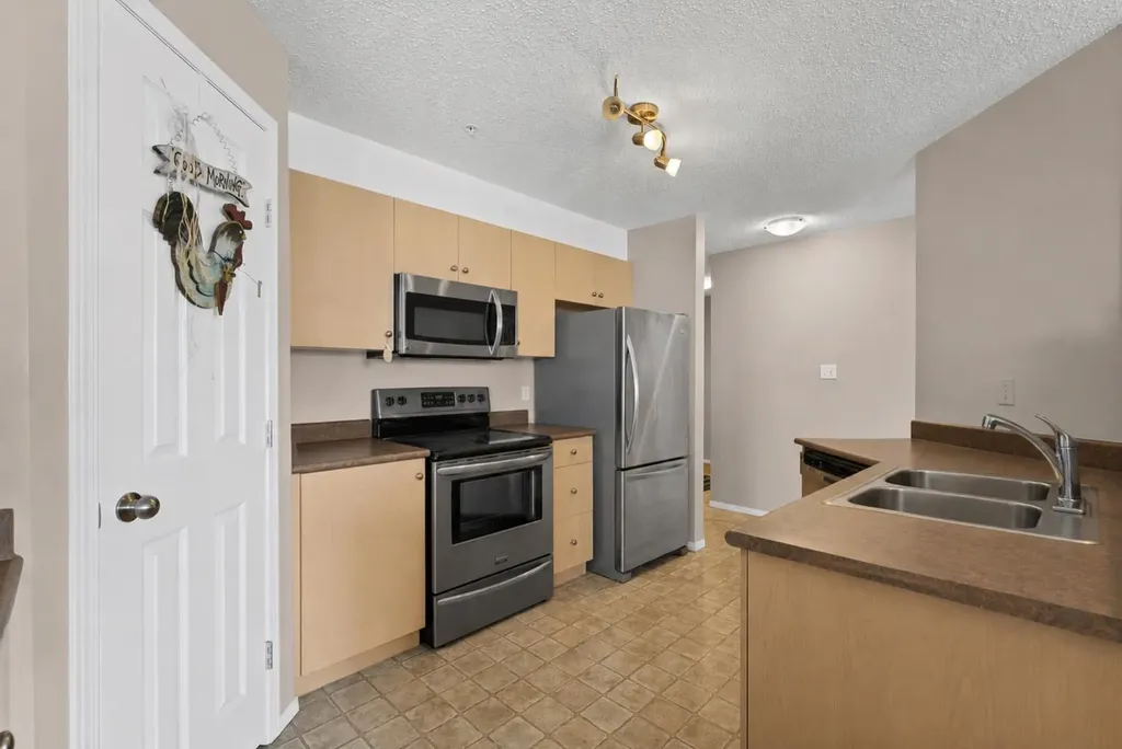 204 17 Street E Brooks AB T1R 1R1