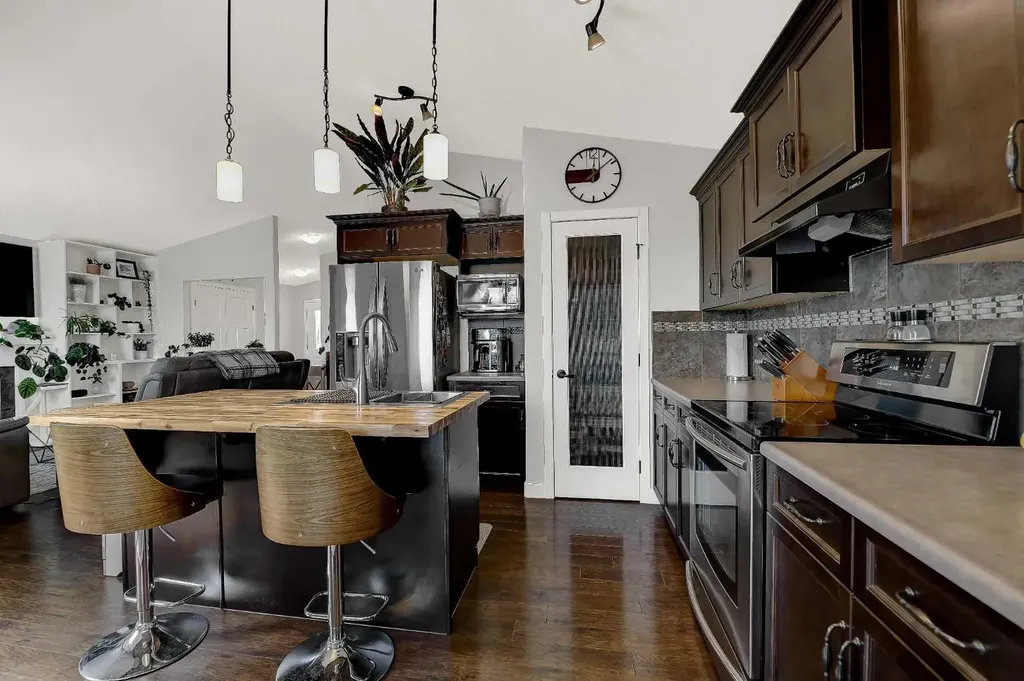 9427 Willow Drive Grande Prairie AB T8X 0G9