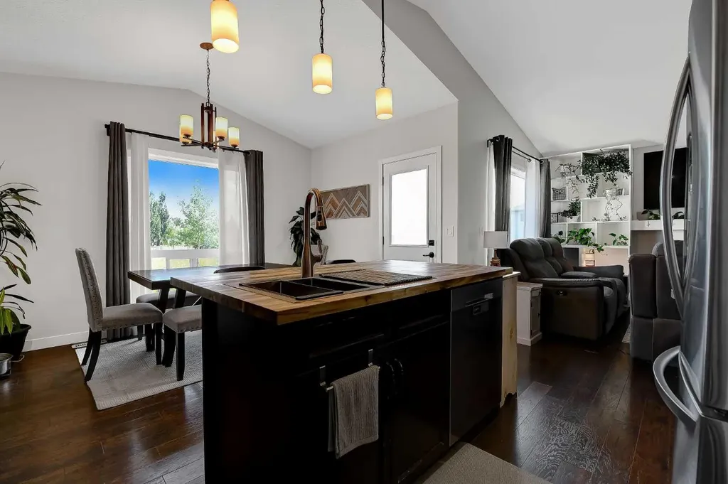 9427 Willow Drive Grande Prairie AB T8X 0G9