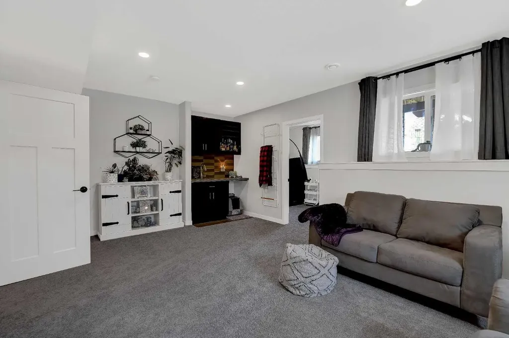 9427 Willow Drive Grande Prairie AB T8X 0G9