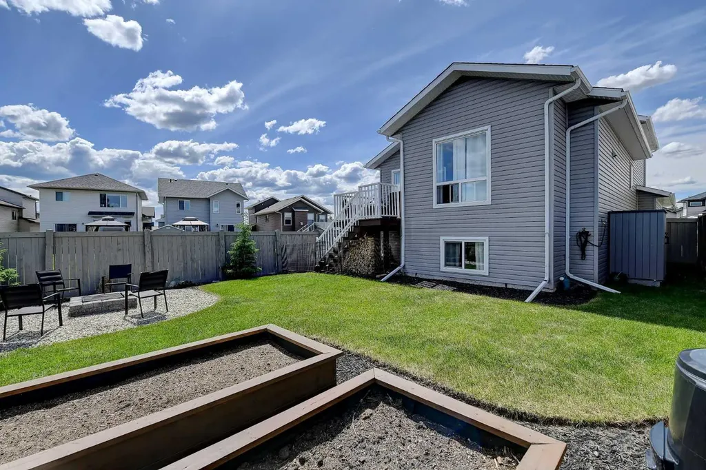 9427 Willow Drive Grande Prairie AB T8X 0G9