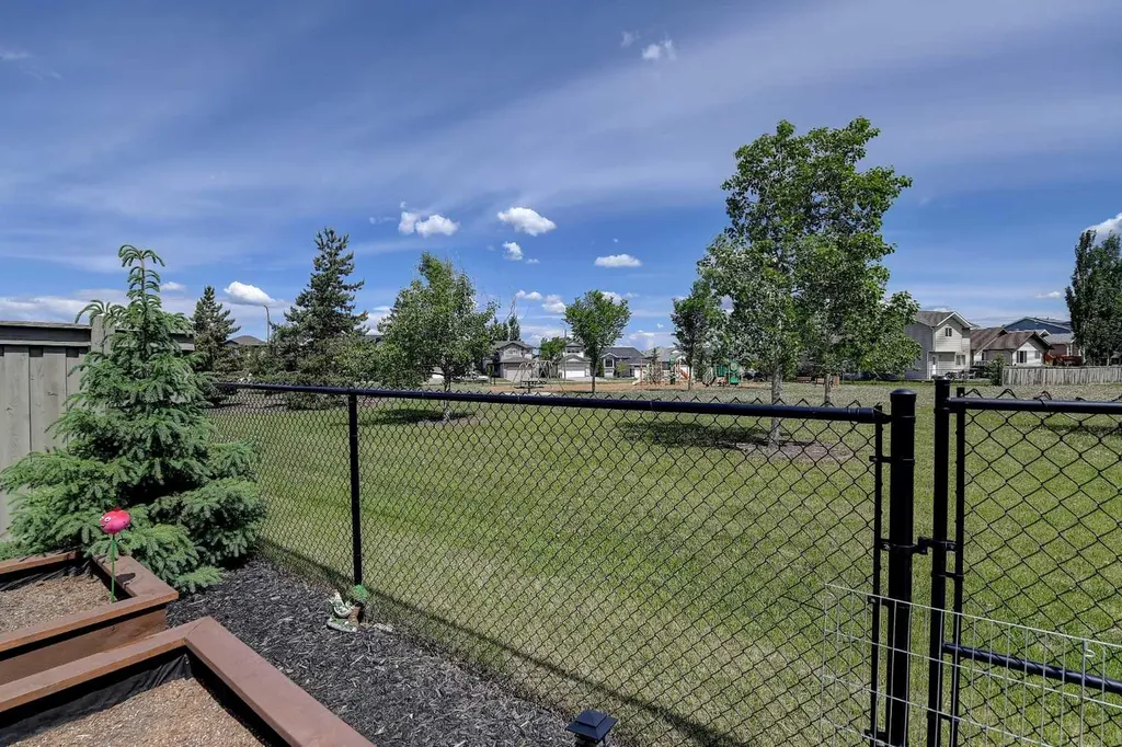 9427 Willow Drive Grande Prairie AB T8X 0G9