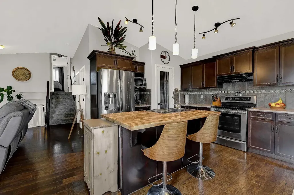 9427 Willow Drive Grande Prairie AB T8X 0G9