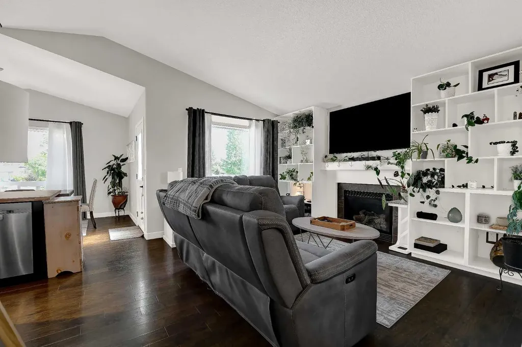 9427 Willow Drive Grande Prairie AB T8X 0G9