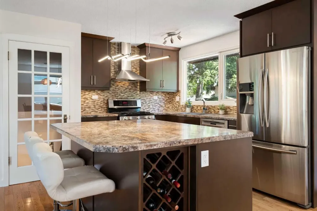 5032 Vanstone Crescent NW Calgary AB T3A 0V9