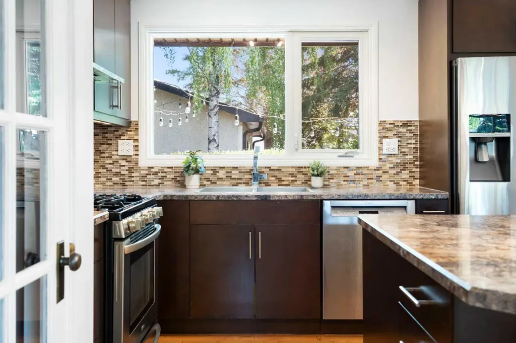 5032 Vanstone Crescent NW Calgary AB T3A 0V9
