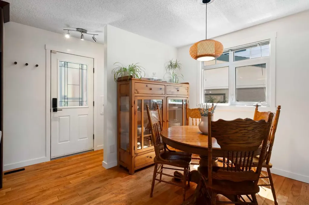 5032 Vanstone Crescent NW Calgary AB T3A 0V9