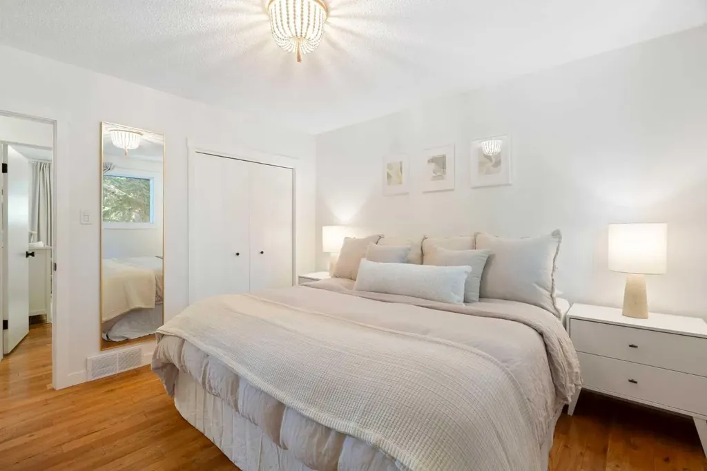 5032 Vanstone Crescent NW Calgary AB T3A 0V9