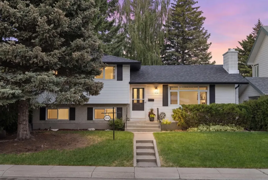 5032 Vanstone Crescent NW Calgary AB T3A 0V9