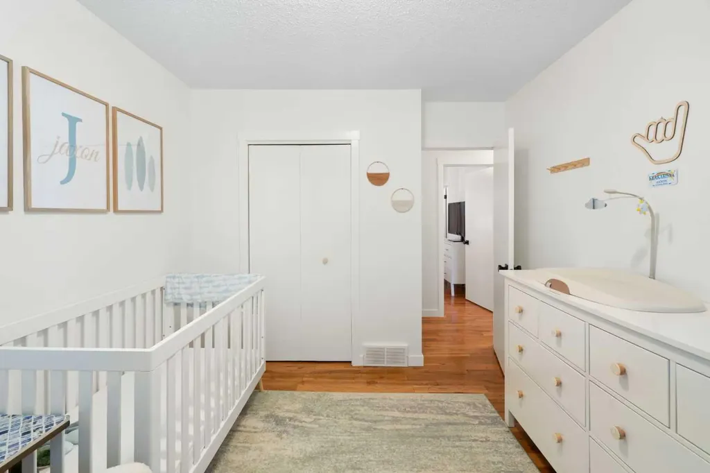 5032 Vanstone Crescent NW Calgary AB T3A 0V9
