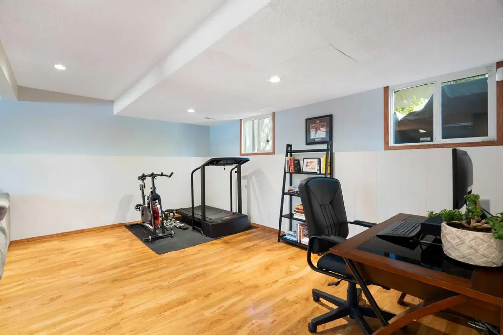 5032 Vanstone Crescent NW Calgary AB T3A 0V9