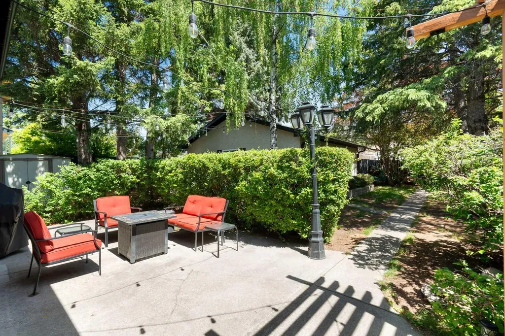 5032 Vanstone Crescent NW Calgary AB T3A 0V9