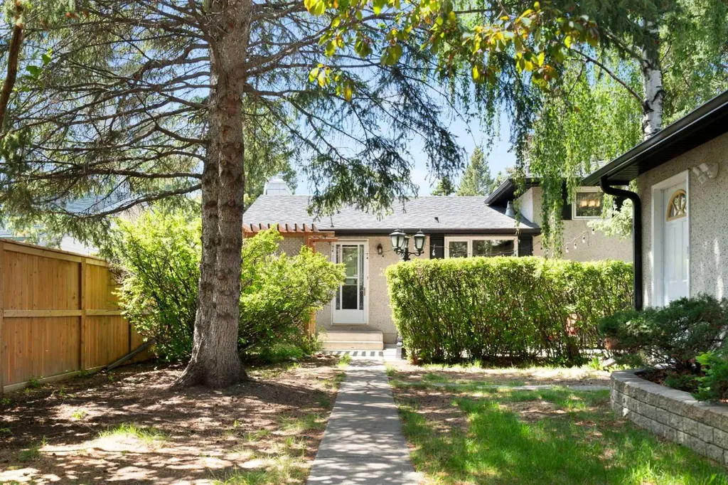 5032 Vanstone Crescent NW Calgary AB T3A 0V9