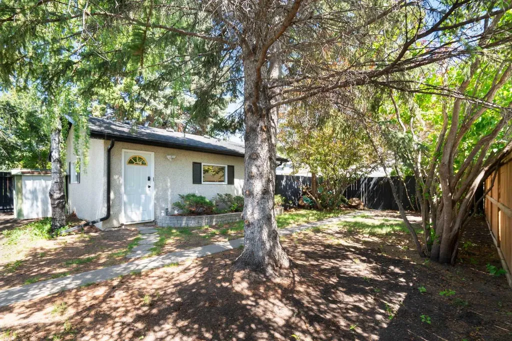 5032 Vanstone Crescent NW Calgary AB T3A 0V9