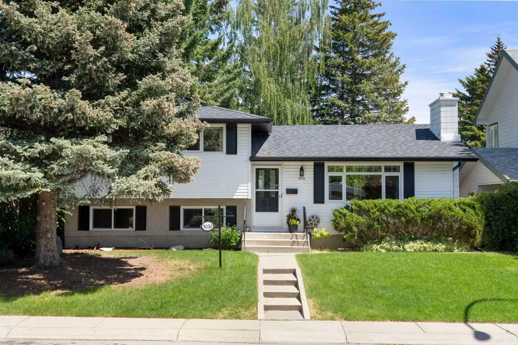 5032 Vanstone Crescent NW Calgary AB T3A 0V9