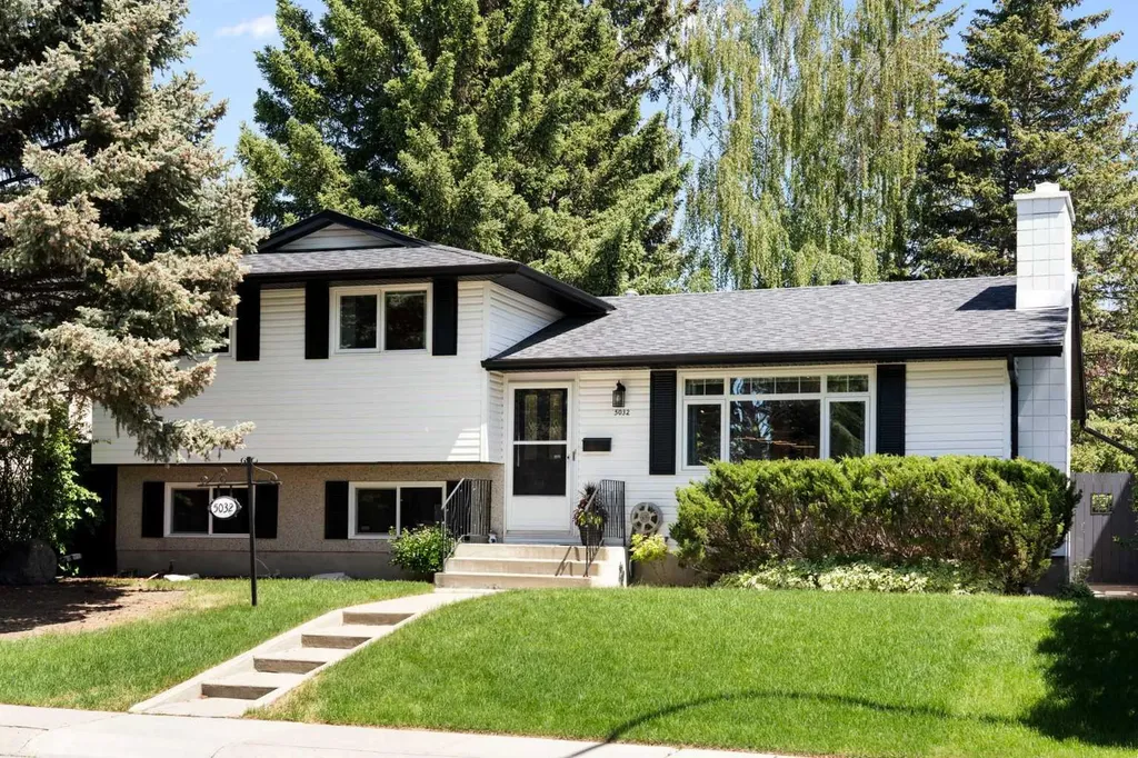 5032 Vanstone Crescent NW Calgary AB T3A 0V9