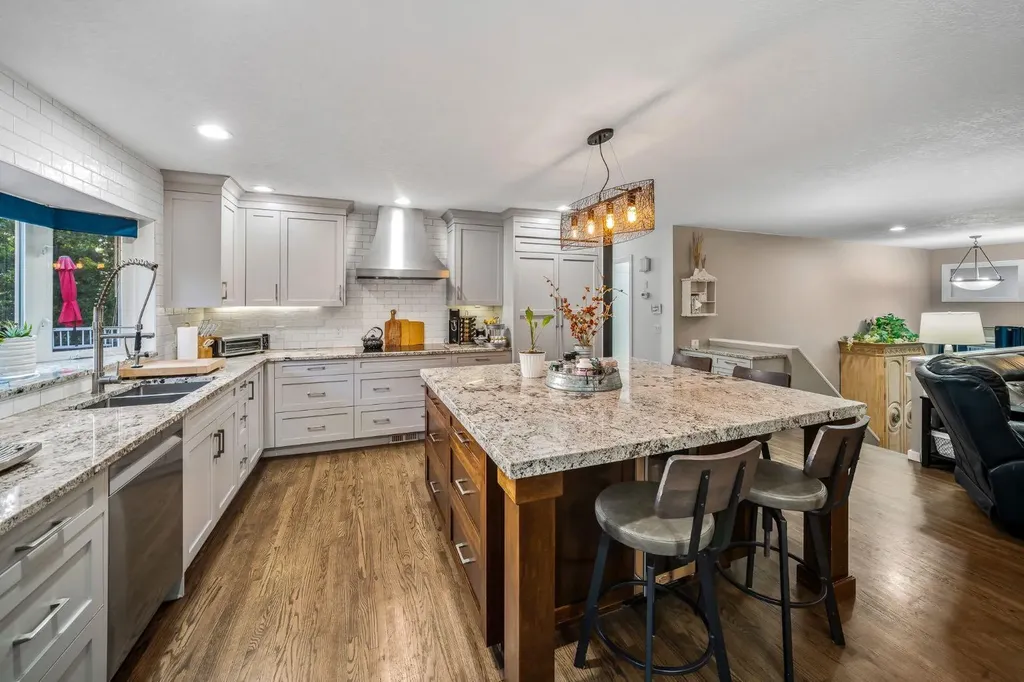 5011 Viceroy Drive NW Calgary AB T3A 0V2