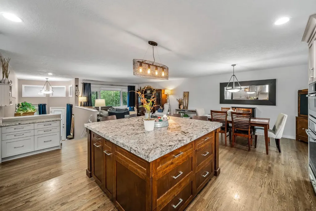 5011 Viceroy Drive NW Calgary AB T3A 0V2