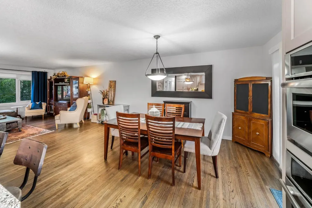5011 Viceroy Drive NW Calgary AB T3A 0V2