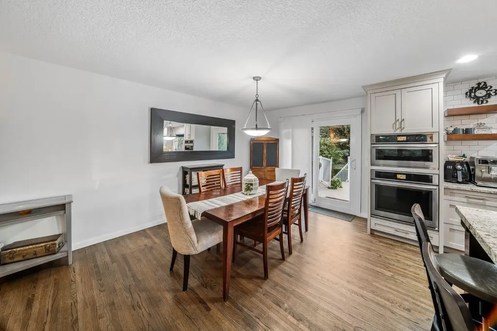 5011 Viceroy Drive NW Calgary AB T3A 0V2