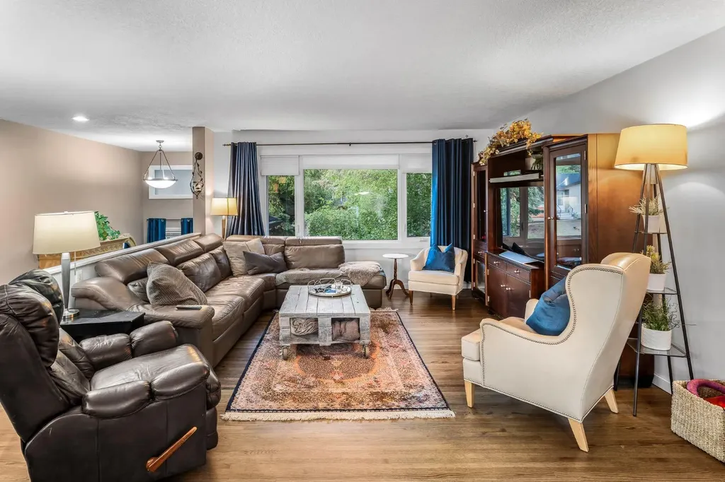 5011 Viceroy Drive NW Calgary AB T3A 0V2