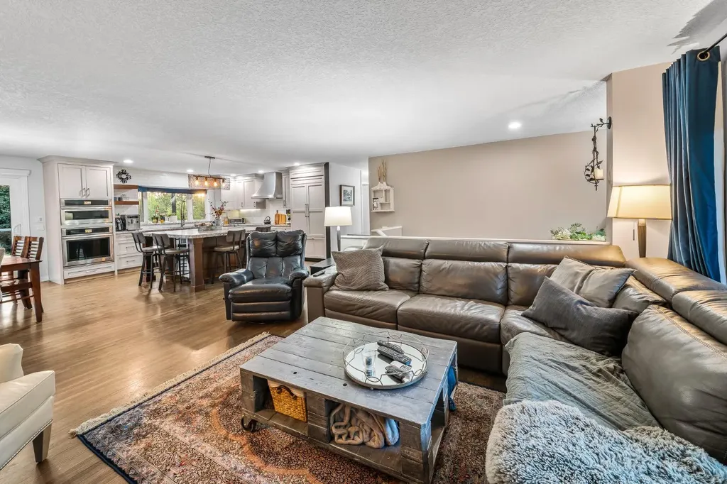 5011 Viceroy Drive NW Calgary AB T3A 0V2