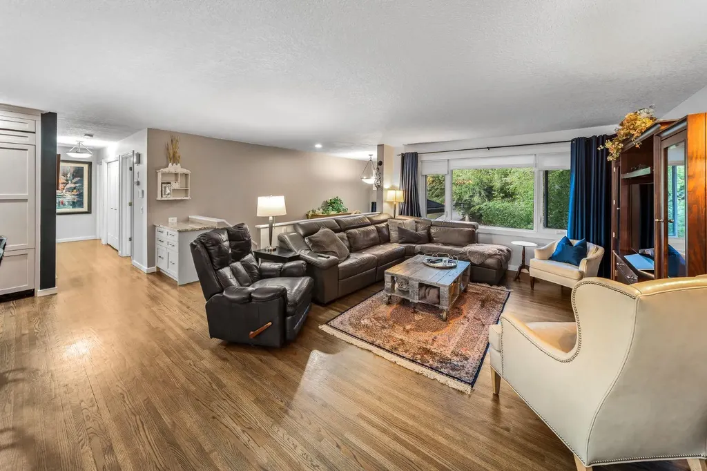 5011 Viceroy Drive NW Calgary AB T3A 0V2