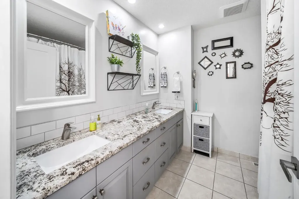 5011 Viceroy Drive NW Calgary AB T3A 0V2