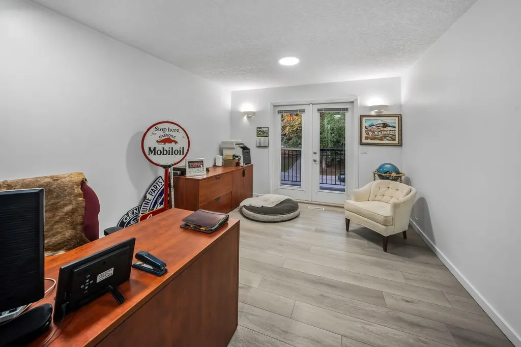 5011 Viceroy Drive NW Calgary AB T3A 0V2